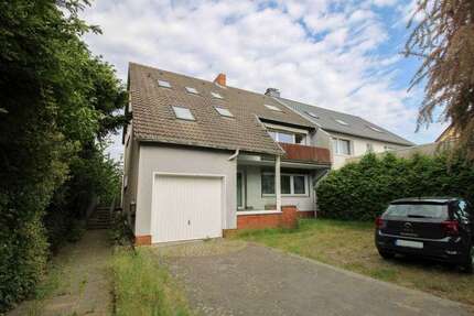 Haus zum Kaufen in Seelze 449.000 € 210 m² 10 zimmer