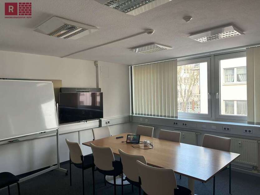 Büro in Frankfurt am Main 3.490 € 163 m²
