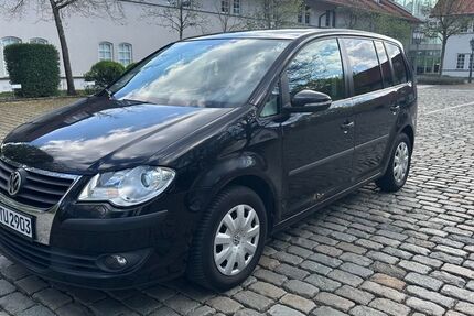 VW Touran 375.000 km 2.600 &euro; München 81829