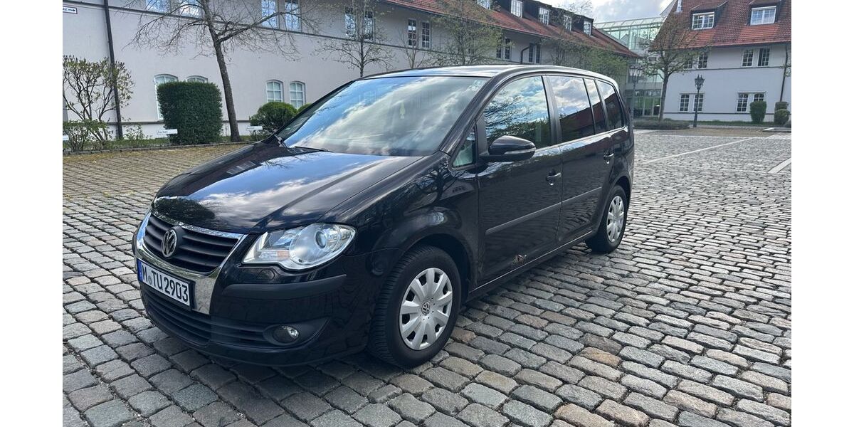 VW Touran 375.000 km 2.600 &euro; München 81829