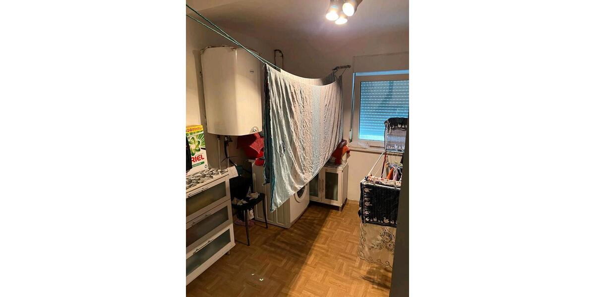 Etagenwohnung Zirndorf - 6 Zimmer, 145 m&sup2;, 270.000&euro; | Angebot:27077343