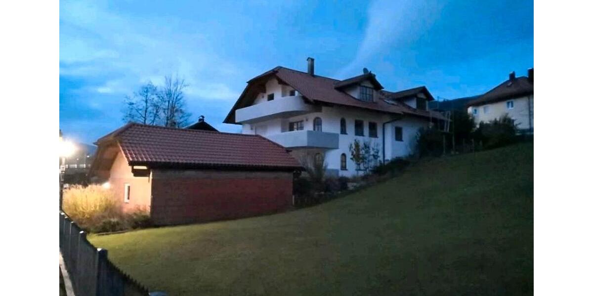 Dachgeschoßwohnung Grafling - 3 Zimmer, 100 m&sup2;, 1.000&euro; | Angebot:26625189