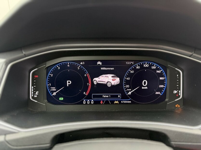 VW T-Roc R-line / IQ / Panorama / Virtual Cockpit 45.000 km 25.390 € Mönchengladbach 41066