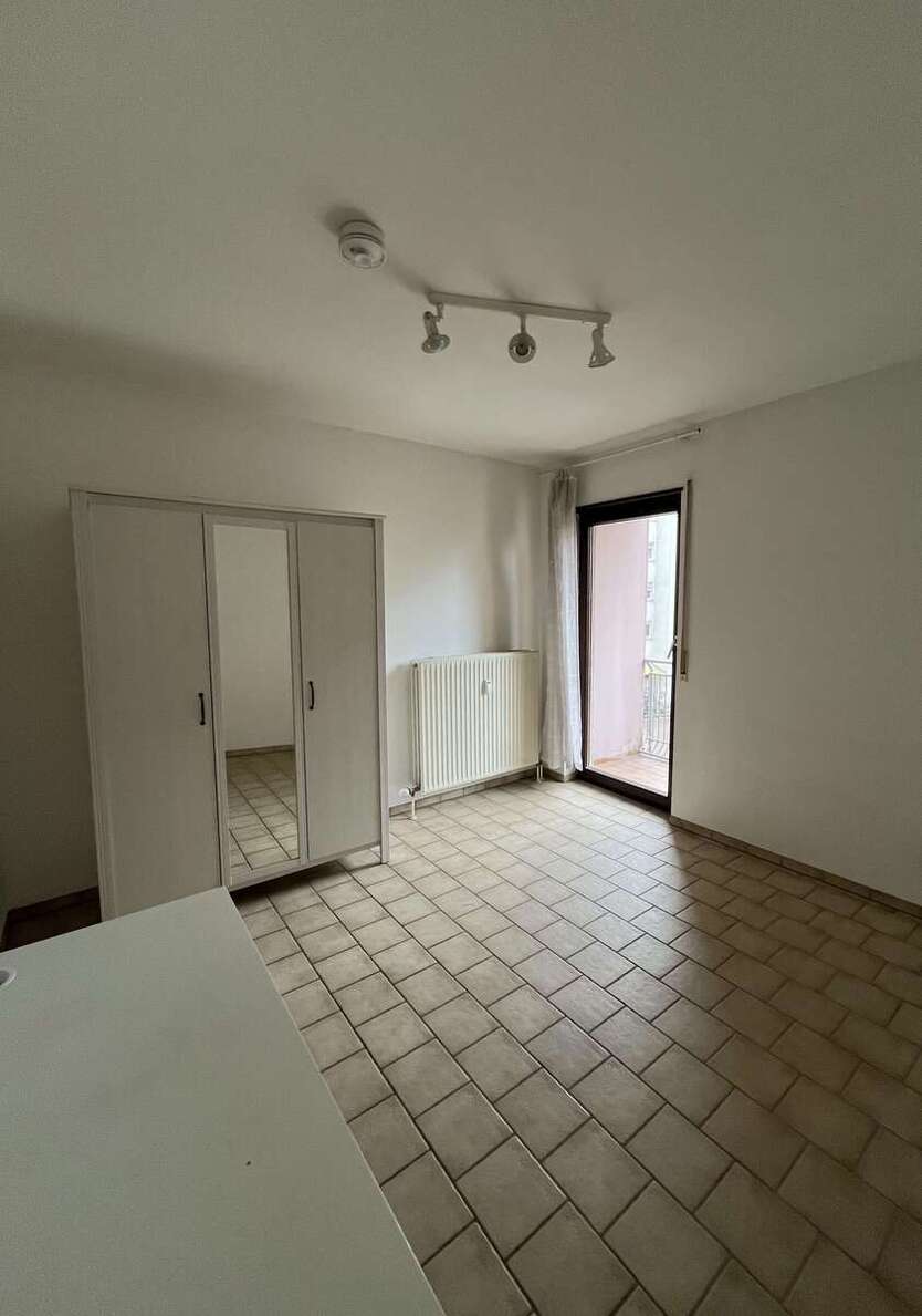Wohnung zum Mieten in Mannheim (Quadrate) 390 € 18.16 m² 1 zimmer