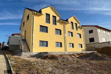 Haus zum Mieten in Aufhausen 1.380 € 138 m²
