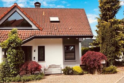 Modernisiertes und renoviertes EFH in ruhiger Lage zimmer