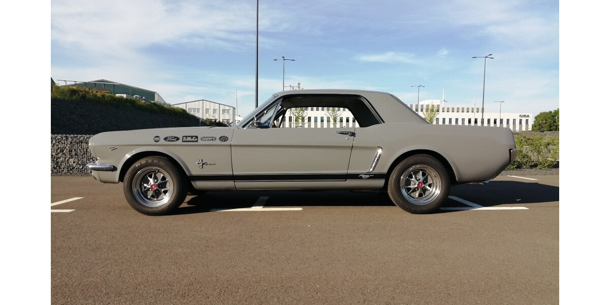 Ford Mustang 10.000 km 34.000 &euro; Remscheid 42853