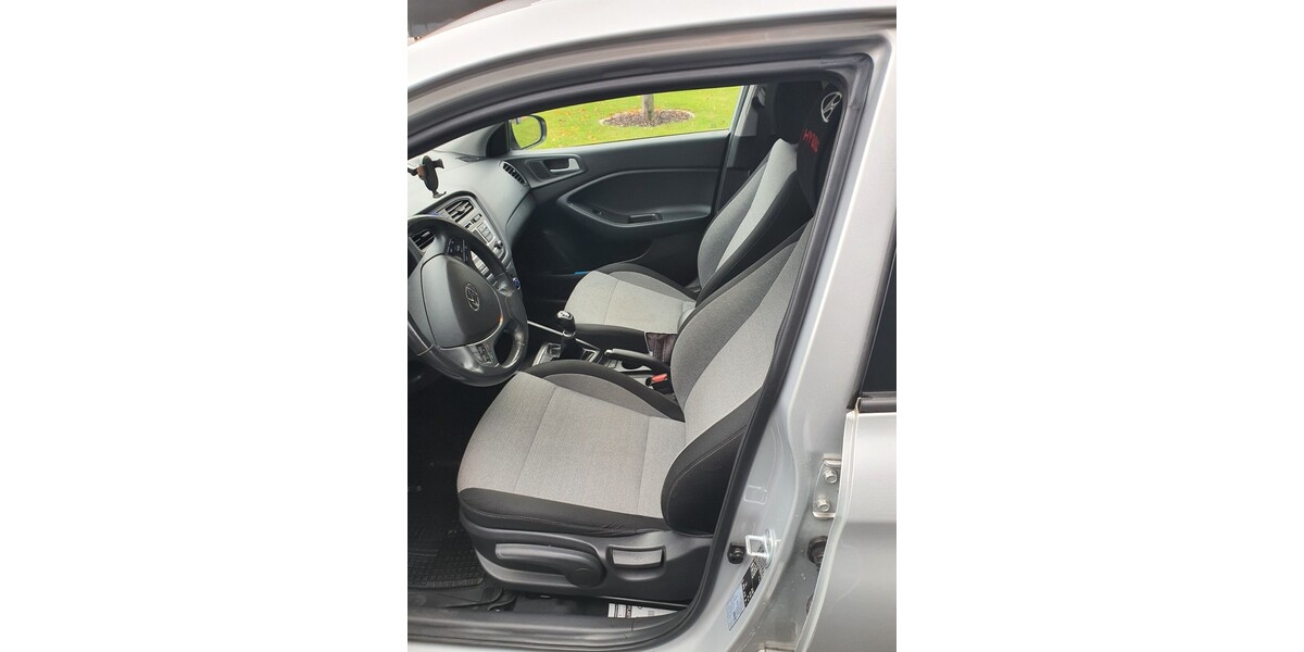 Hyundai i20 78.465 km 8.500 &euro; Berlin 10178