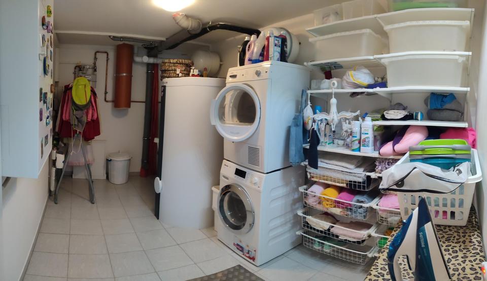 Modernes Wohnen mit Stil & Komfort: Stadtvilla mit Sauna & Garten 7.5 zimmer