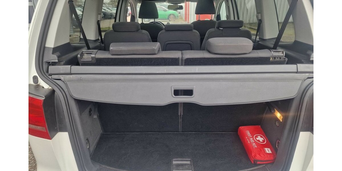 VW Touran Style BMT 7 Sitzer Klimaautomatik NAVI 269.000 km 6.799 &euro; Landau 76829