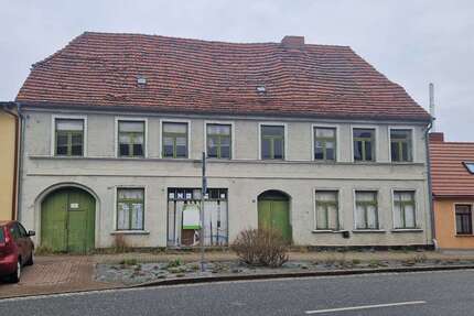Haus zum Kaufen in Tessin 65.000 € 220 m²