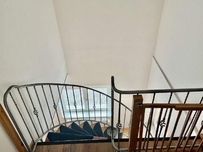 Seitengebäude mit großem überdachten Balkon 5 zimmer