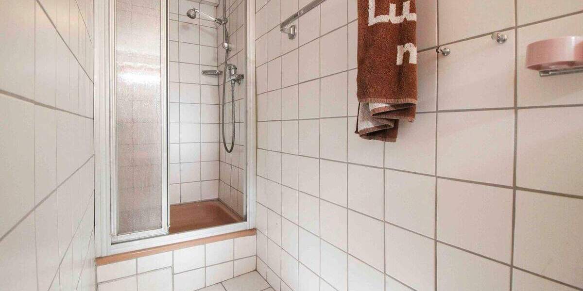 Mehrfamilienhaus, Wohnhaus Stuttgart Heumaden - 9 Zimmer, 398.000&euro; | Angebot:25401806