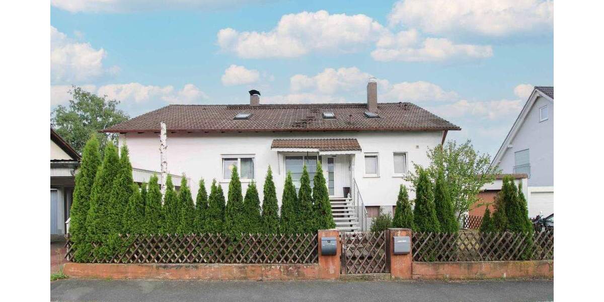 Zweifamilienhaus mit großem Garten in familienfreundlicher Lage von Sassanfahrt bei Hirschaid 6 zimmer