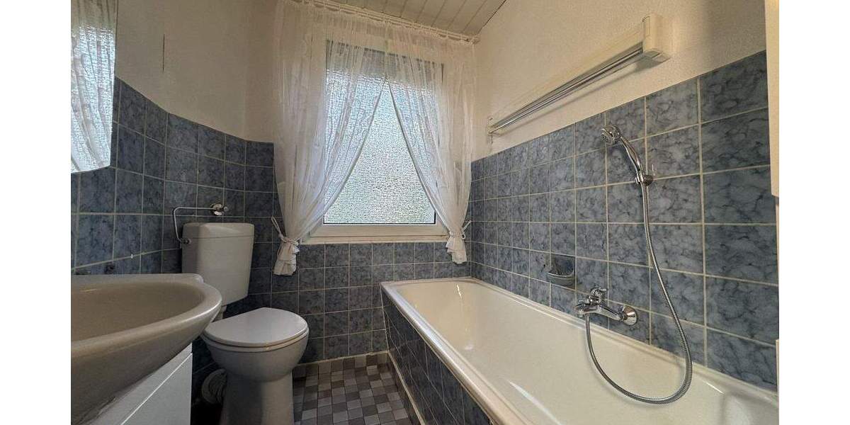 Reihenendhaus mit zwei Wohneinheiten - Ihr Sanierungsprojekt im beliebten Kasseler Stadtteil Kirchditmold 8 zimmer