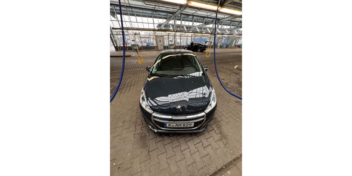 Peugeot 208 144.000 km 8.000 &euro; Köln 50829