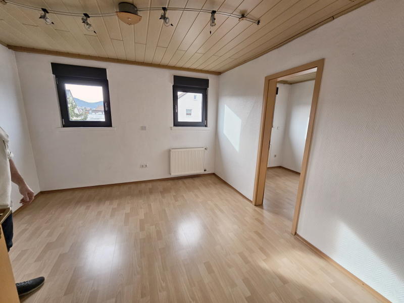 ObjNr:19664 - Sehr gepflegtes, modernisiertes Reihenmittelhaus mit Terrasse und Garten 8 zimmer