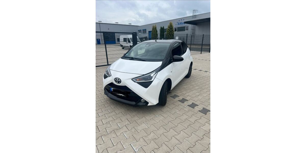 Toyota Aygo (X) 33.800 km 11.990 &euro; Freudenberg 57258