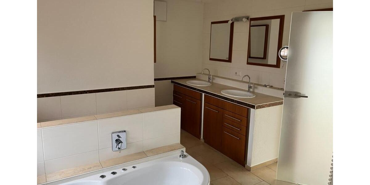 Etagenwohnung Ruhstorf an der Rott - 8 Zimmer, 150 m&sup2;, 1.050&euro; | Angebot:24774975