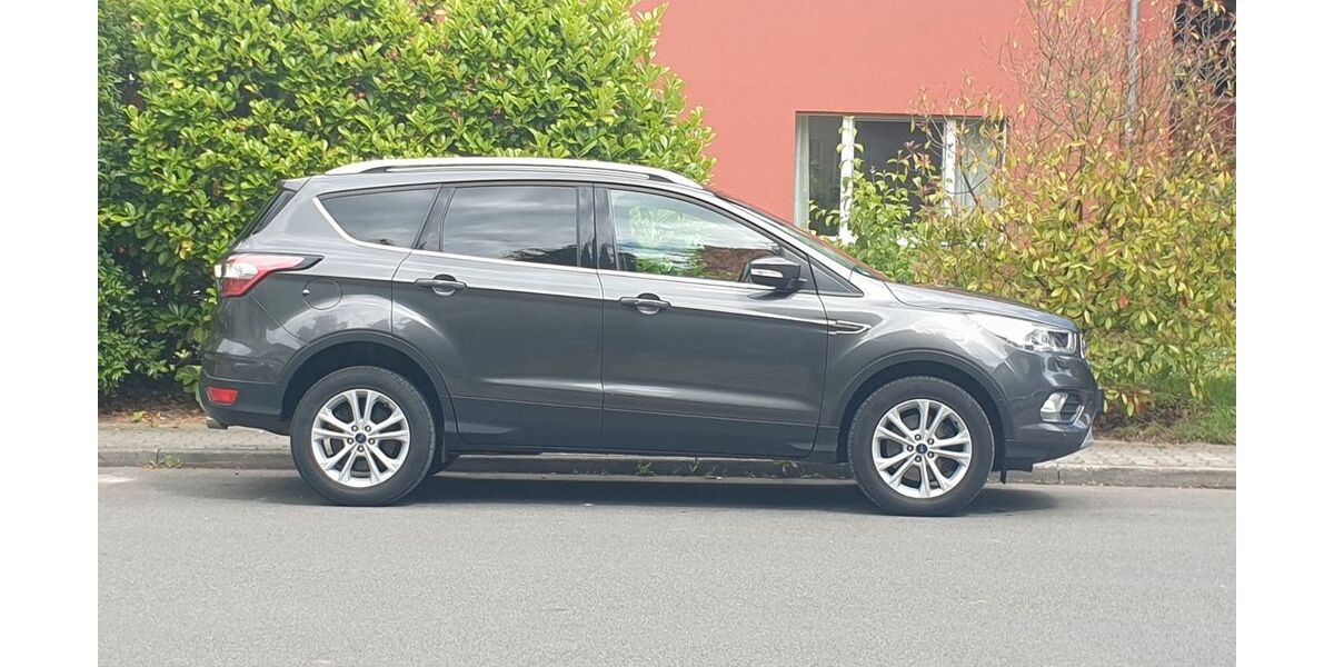 Ford Kuga 149.000 km 16.200 &euro; Frankfurt 60435