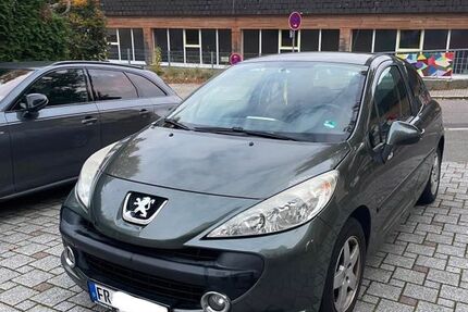 Peugeot 207 156.000 km 2.399 &euro; Titisee-Neustadt 79822