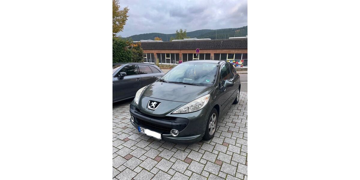 Peugeot 207 156.000 km 2.399 &euro; Titisee-Neustadt 79822