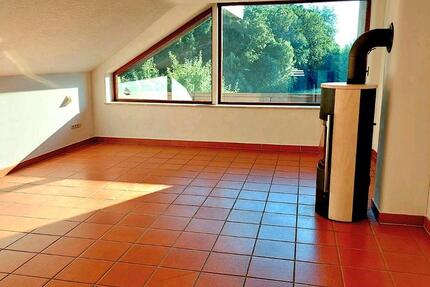 Helle 4 Zimmer Dachgeschosswohnung mit Balkon *befristet* zimmer