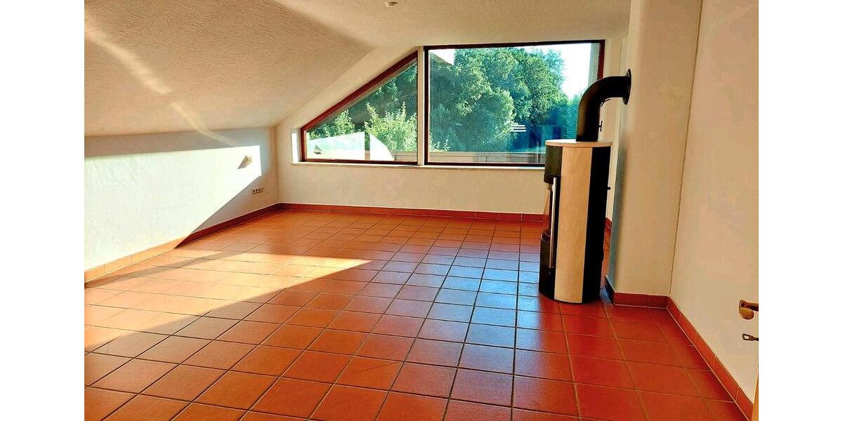 Helle 4 Zimmer Dachgeschosswohnung mit Balkon *befristet* zimmer
