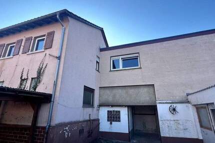 Sanierungsbedürftiges Einfamilienhaus in Bestlage von Groß-Umstadt mit großzügigem Grundstück 7 zimmer