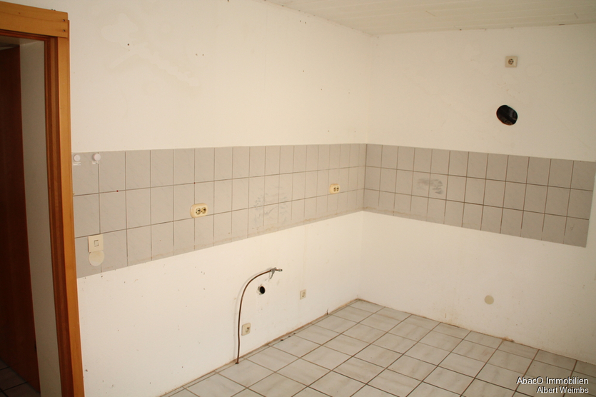 Haus: 2 Wohnungen, 2 Eingänge, 2 Terrassen. Platz für 2 Generationen! 6 zimmer