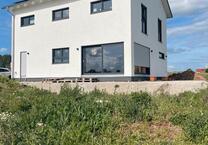 Modernes Einfamilienhaus in Sambach – Neubau mit PV-Anlage, KfW55