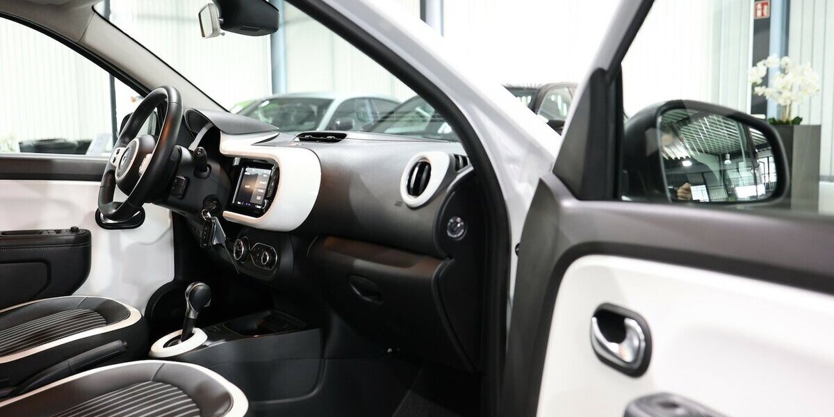 Renault Twingo INTENS ELECTRIC SPURHALTE, LEDER, KAMERA 12.000 km 12.888 &euro; Hamm 59077