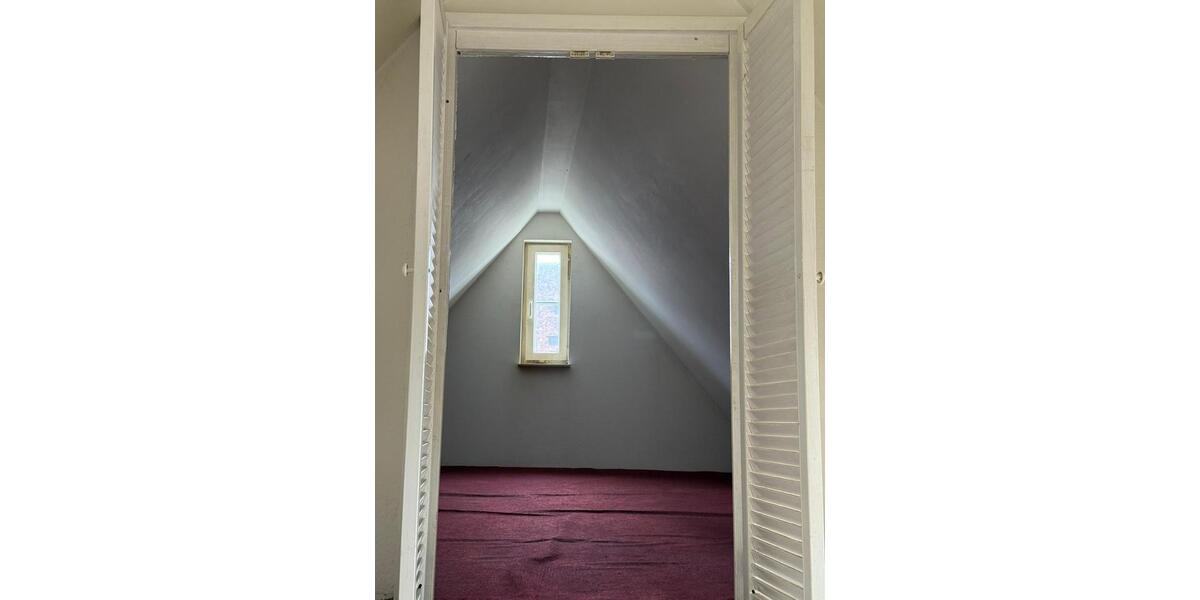Dachgeschoßwohnung Rottenburg am Neckar - 3.5 Zimmer, 75 m&sup2;, 185.000&euro; | Angebot:26804440