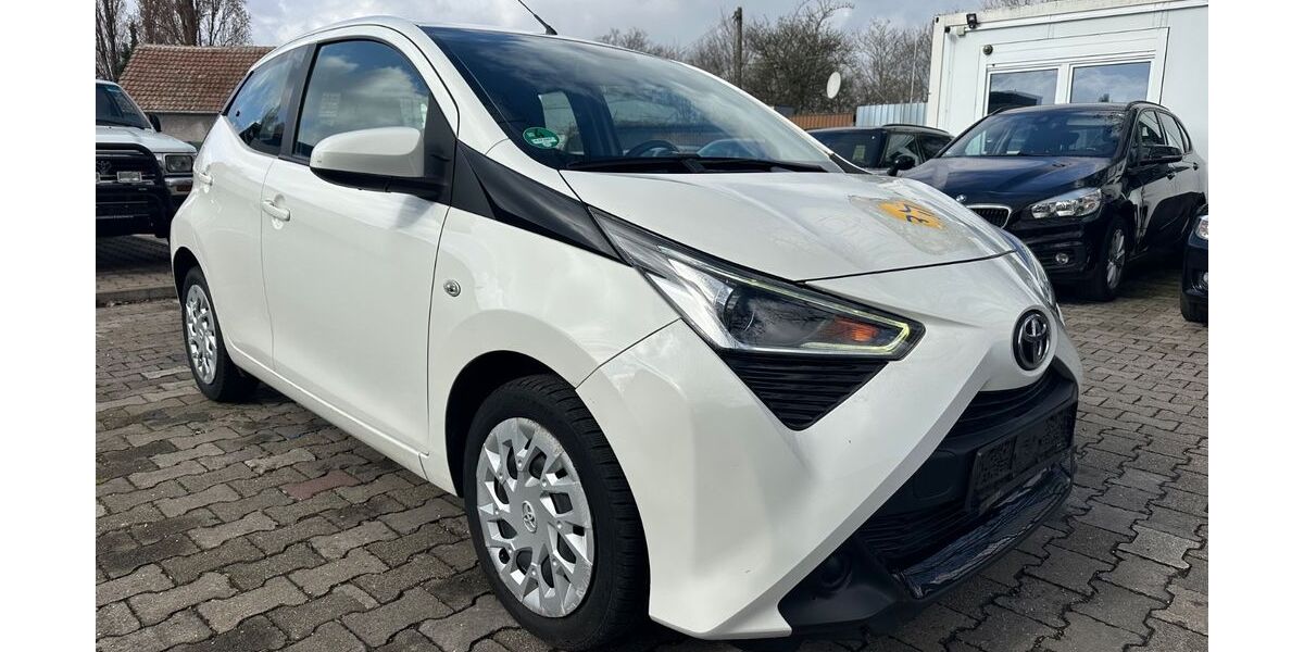 Toyota Aygo (X) 88.000 km 8.990 &euro; Mannheim 68309
