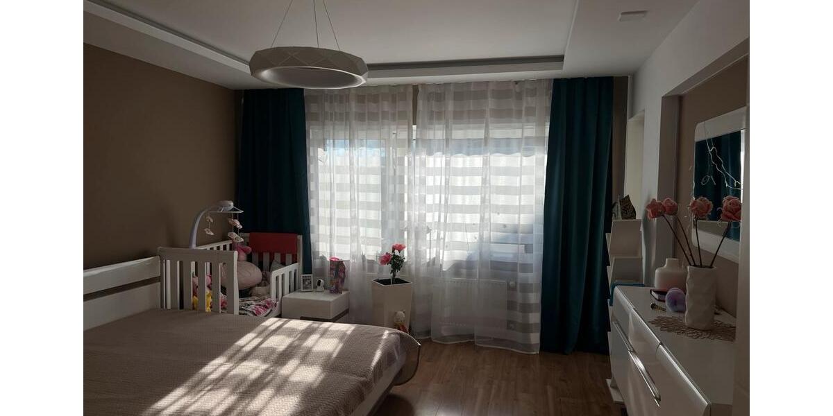Großzügiges 330 qm Zweifamilienhaus mit Mansarde und Kamin 6 zimmer
