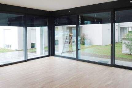 Moderne 2 Zimmer mit Terrasse, offener Wohn-Kochbereich, Einbauküche, Bad mit Walk-In-Dusche 2 zimmer