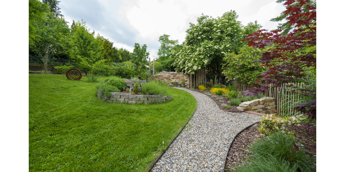 Großzügiges Dreifamilienhaus mit Weitblick – Wohnkomfort, Ruhe und vielseitige Perspektiven - Mehrfamilienhaus, Wohnhaus Neu-Eichenberg | Angebot:24874747