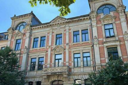 Charmante Dachgeschoßwohnung mit altersgerechtem Komfort & Aufzug!