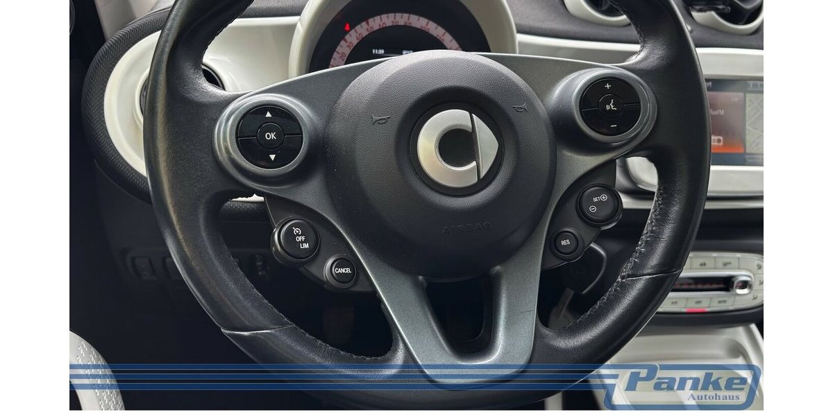 Smart ForFour Pano*Navi*SHZ*Tempo*Touch*PDC.h*LED* 63.149 km 6.890 &euro; Berlin 13187
