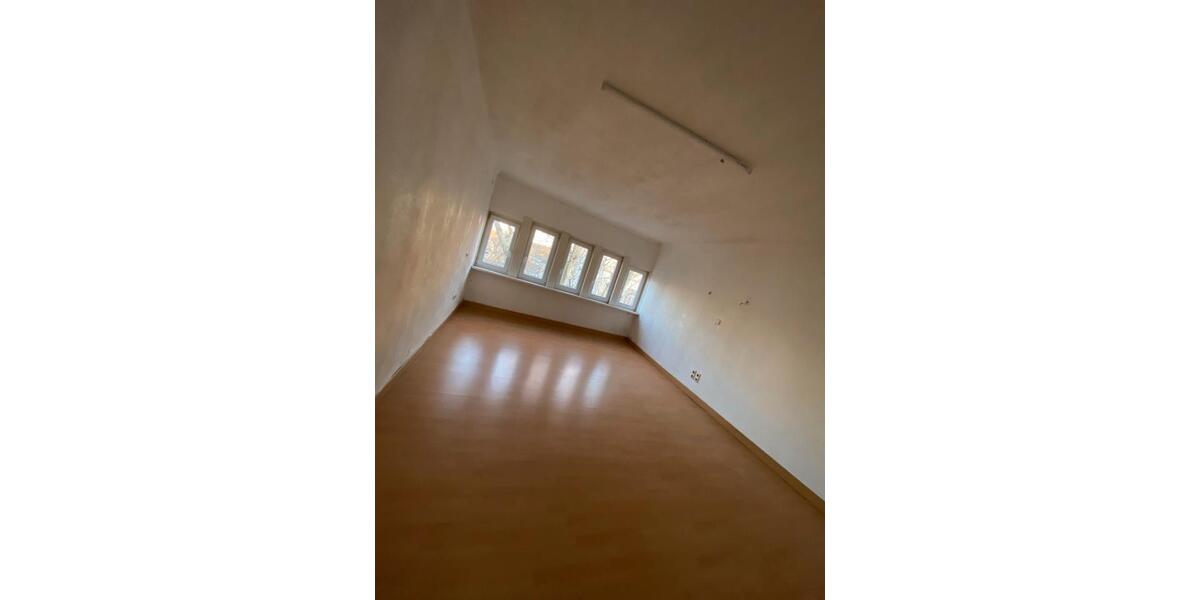 Dachgeschoßwohnung Völklingen - 4 Zimmer, 90 m&sup2;, 690&euro; | Angebot:26349882