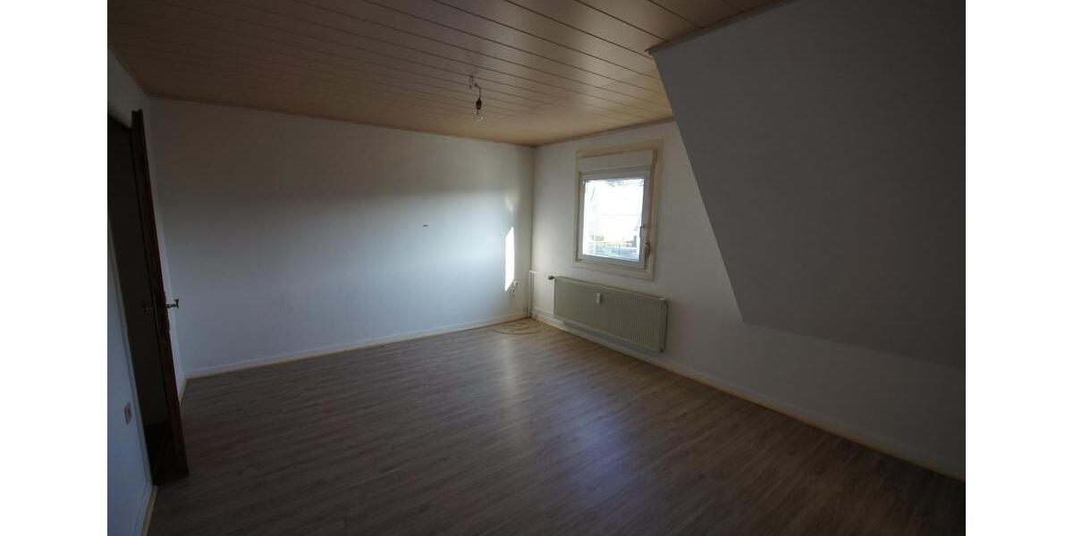 Dachgeschoßwohnung Emmelshausen - 3 Zimmer, 66 m&sup2;, 450&euro; | Angebot:24888018
