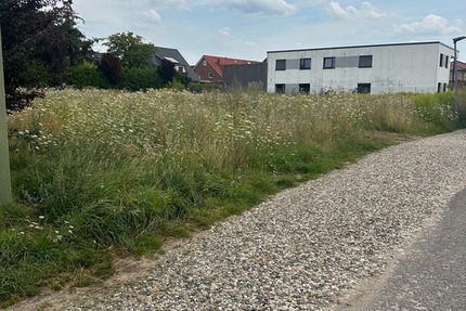 Im Gebotsverfahren: Schönes Gewerbegrundstück in Altwarmbüchen