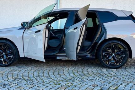 BMW iX 4.890 km 81.990 &euro; München 81245