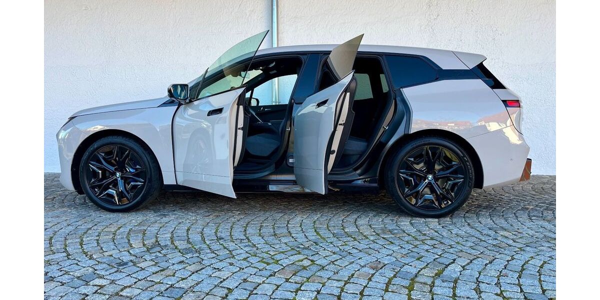 BMW iX 4.890 km 81.990 &euro; München 81245
