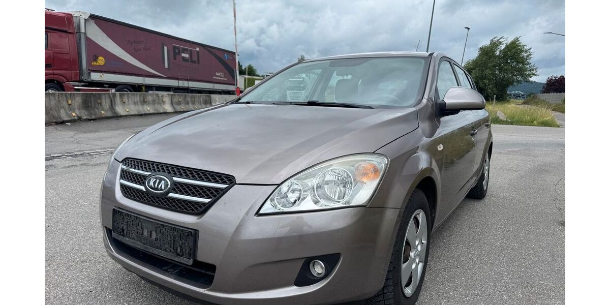 Kia ceed / Ceed 220.000 km 1.900 &euro; Waidhaus 92726