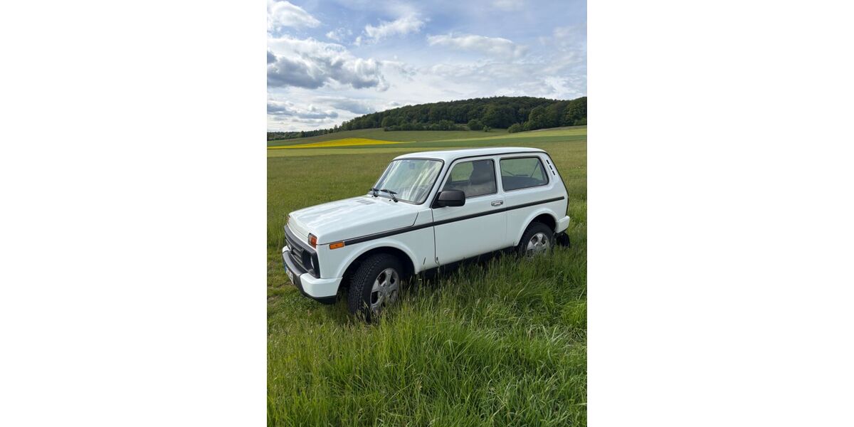 Lada Urban 62.100 km 7.200 &euro; Georgenthal 99887