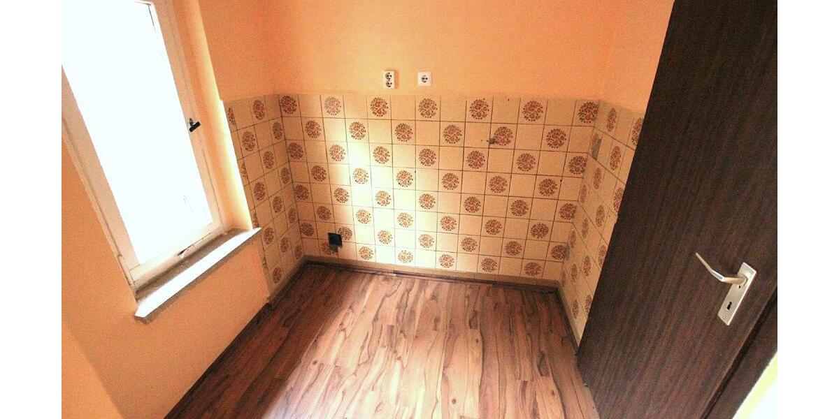 Sehr helle 2 Raum-Whg. mit Ausblick über die Stadt und Garage und *Bungalow auf dem Grundstück - Dachgeschoßwohnung Gera Ostviertel | Angebot:26334867