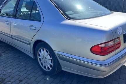 Mercedes-Benz E 240 208.000 km 2.400 &euro; Flonheim 55237