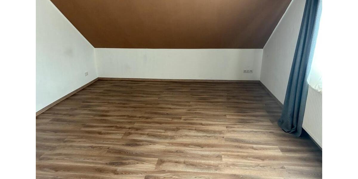 Dachgeschoßwohnung Bad Wünnenberg - 3 Zimmer, 65 m&sup2;, 450&euro; | Angebot:25393039