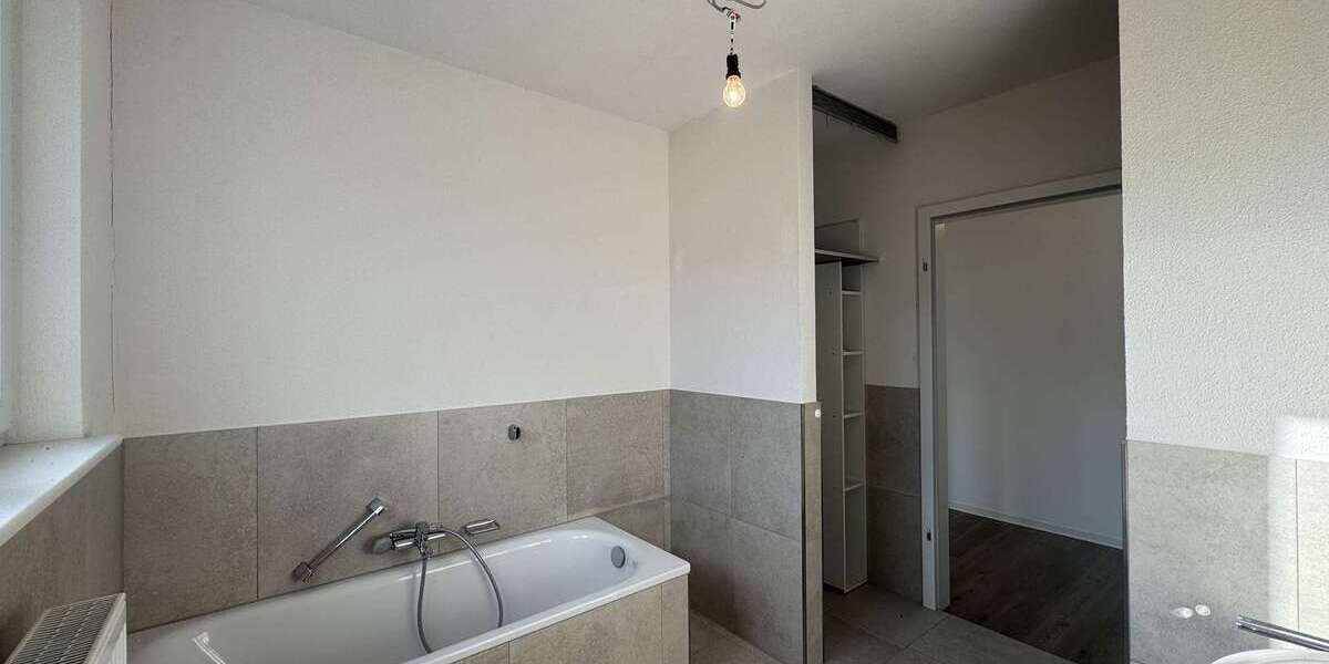 Investieren im Silberstreifen: Wohn-Gewerbeimmobilie mit Garten, Garage & Flexibilitä 6 zimmer